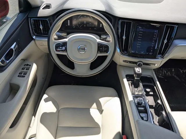 Used 2019  Volvo Momentum image 15