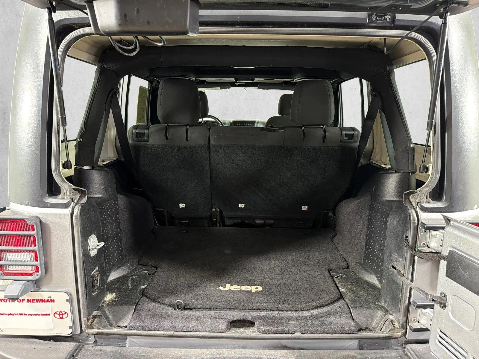 Used 2017 Red Jeep Sport image 19