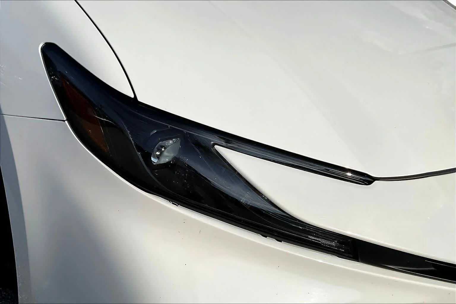 Used 2025 Ice Cap Toyota SE image 27
