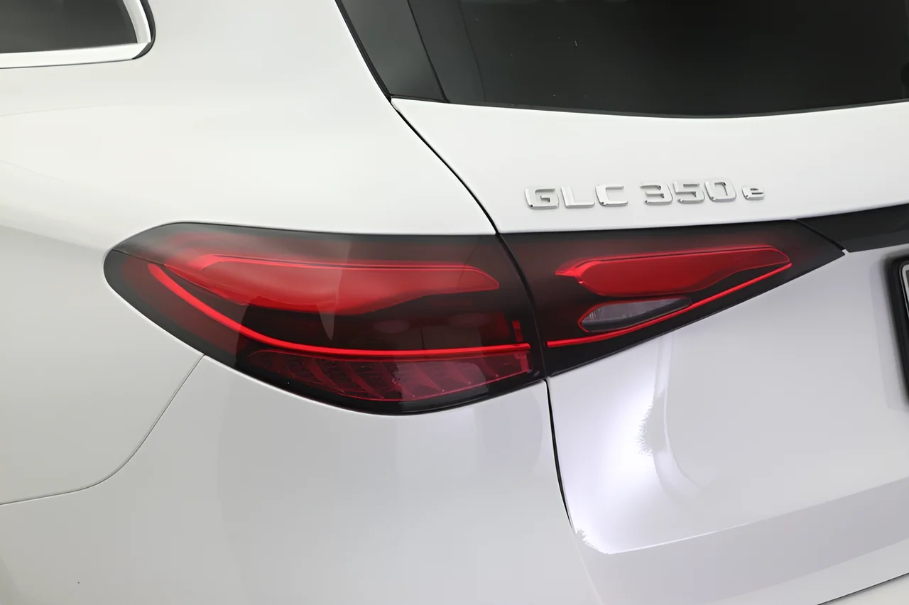 Used 2025 White Mercedes-Benz 350e 4MATIC® Plug in Hybrid image 18
