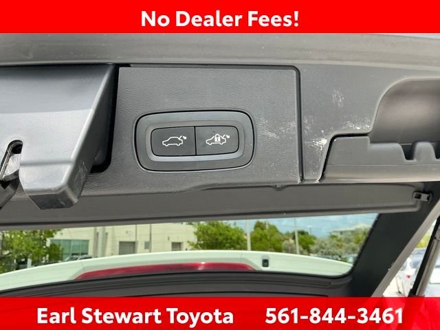 Used 2019 White Volvo T5 Momentum image 13