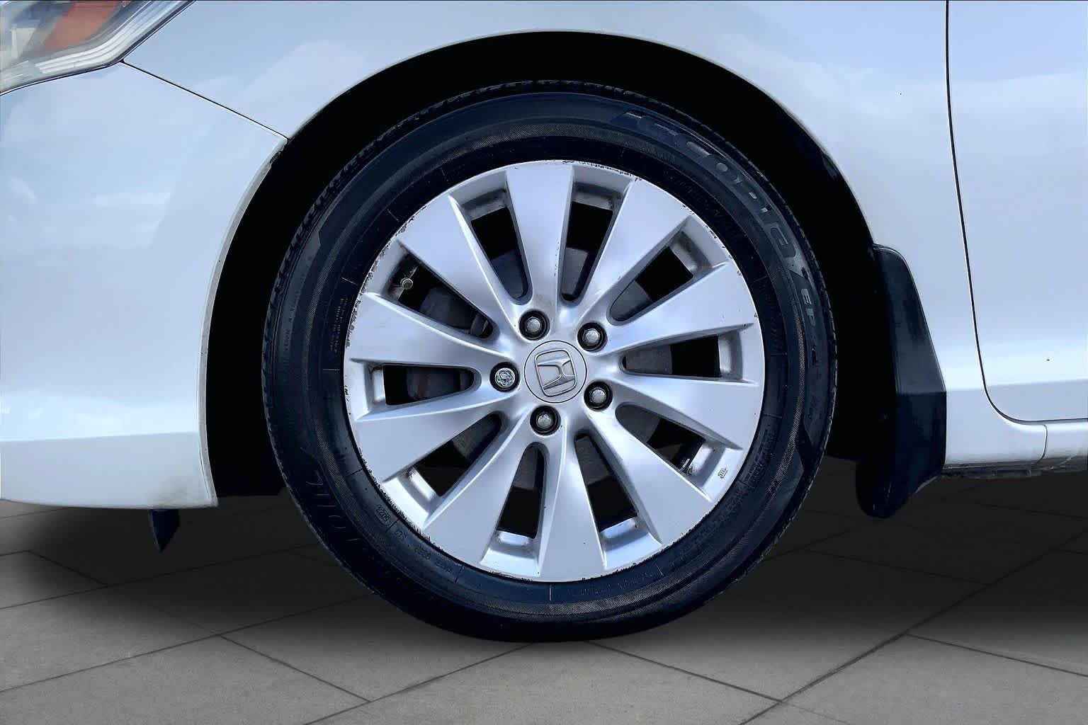 Used 2013 White Orchid Pearl Honda Touring image 11