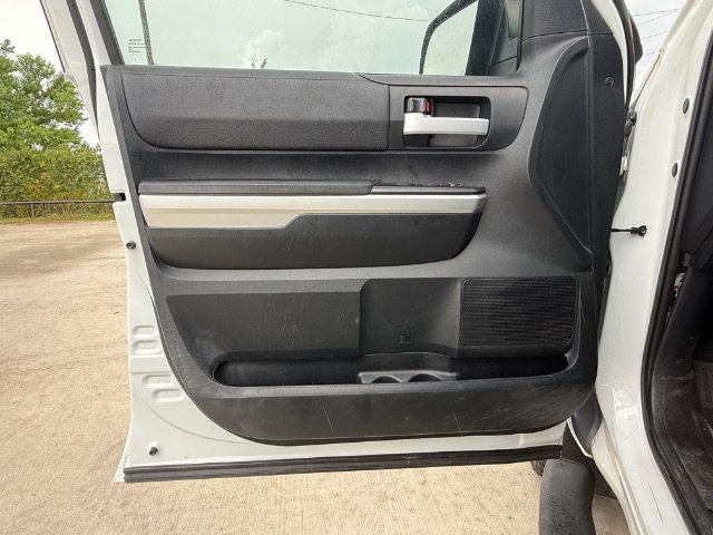 Used 2017 White Toyota SR5 image 21