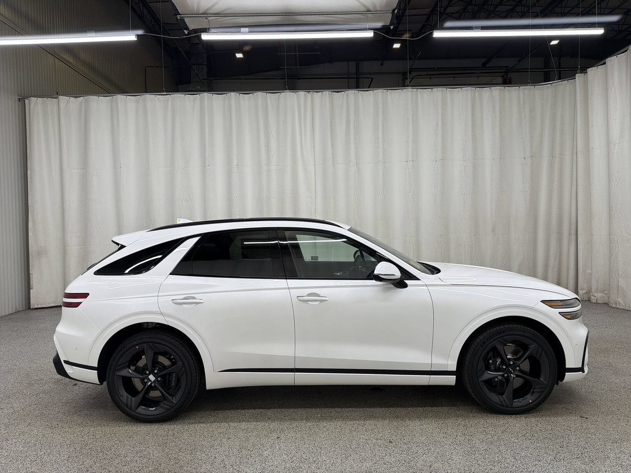 New 2027 Uyuni White Genesis 3.5T Sport Prestige image 5