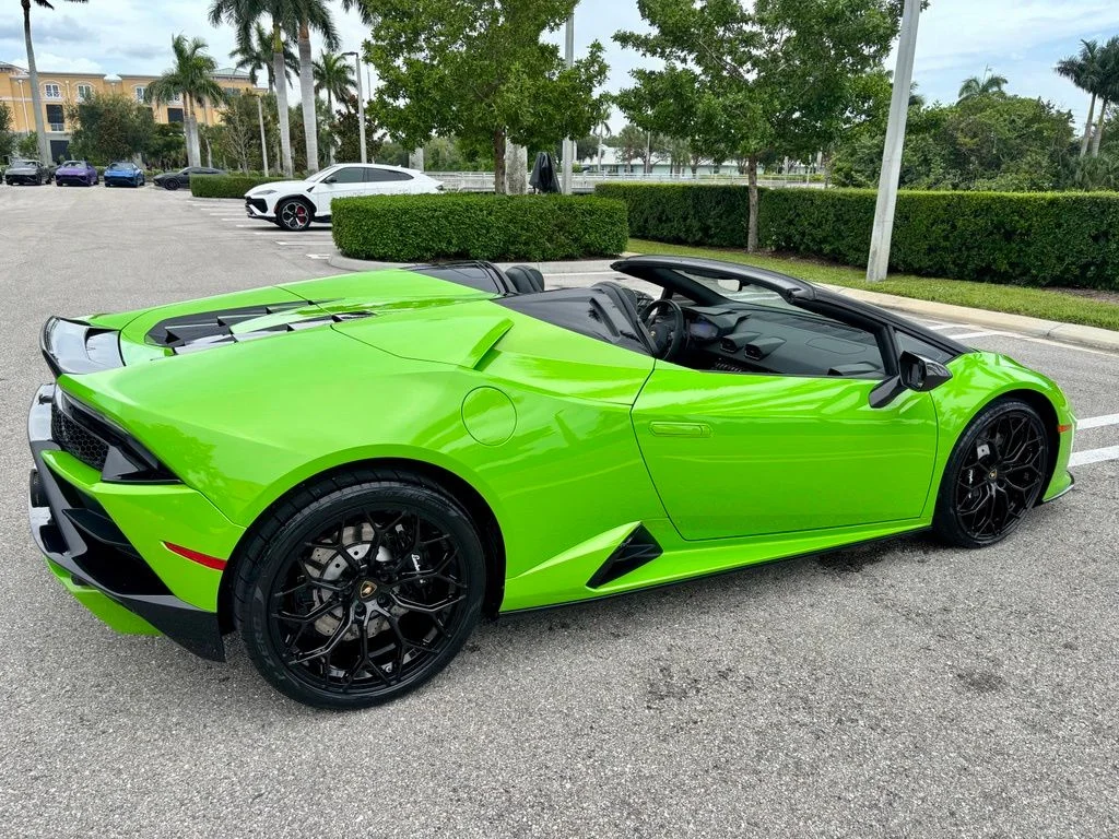 Used 2021 Verde Mantis Pearl Lamborghini  image 8