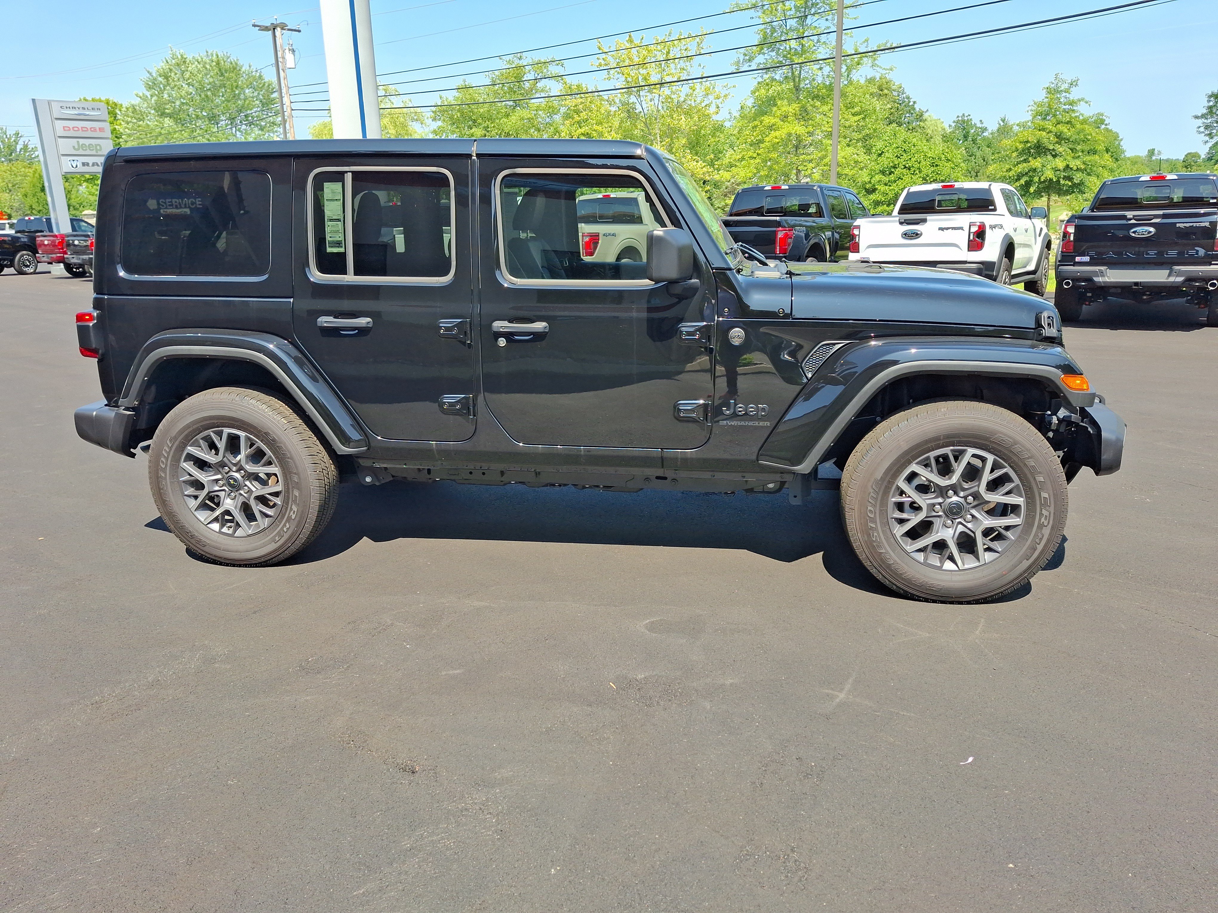 Used 2025 Black Clearcoat Jeep Sahara image 4