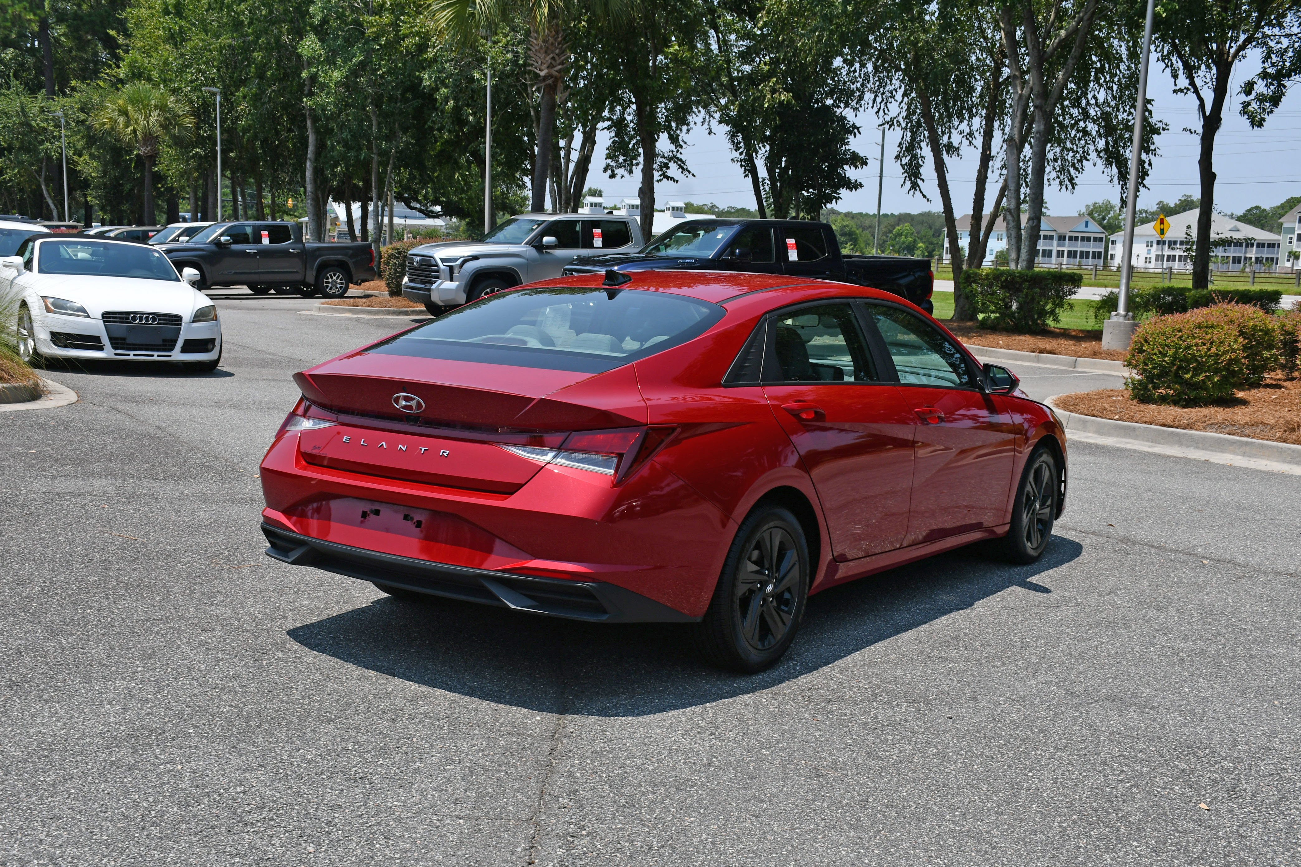 Used 2022 Red Hyundai SEL image 4