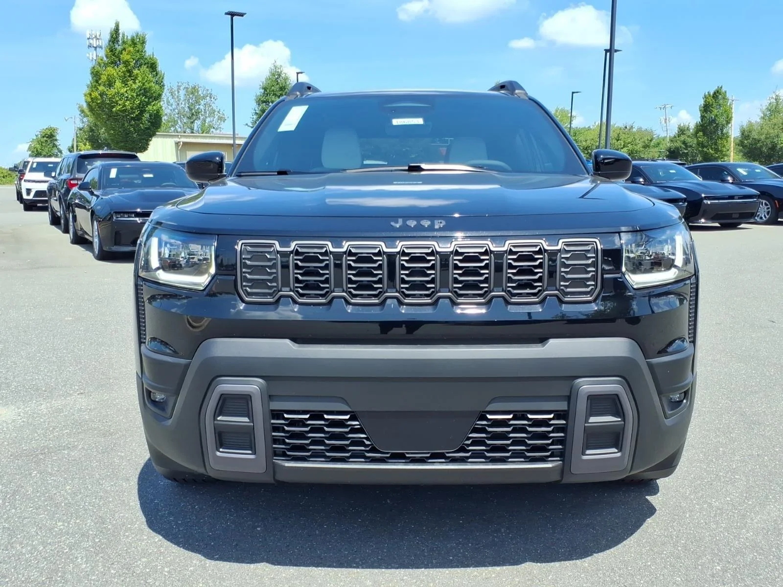 New 2026 Diamond Black Crystal Pearl-Coat Exterior Paint Jeep Laredo image 14
