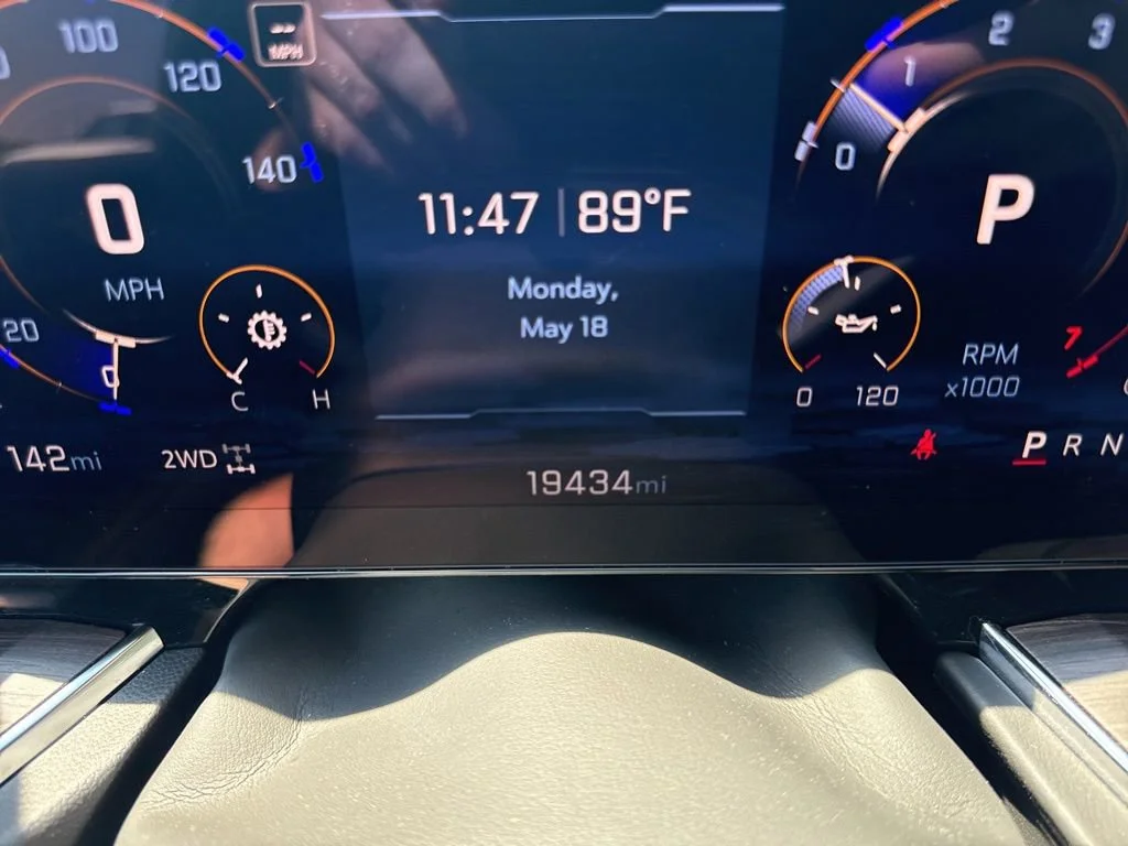 Used 2025 Summit White Chevrolet LT image 28