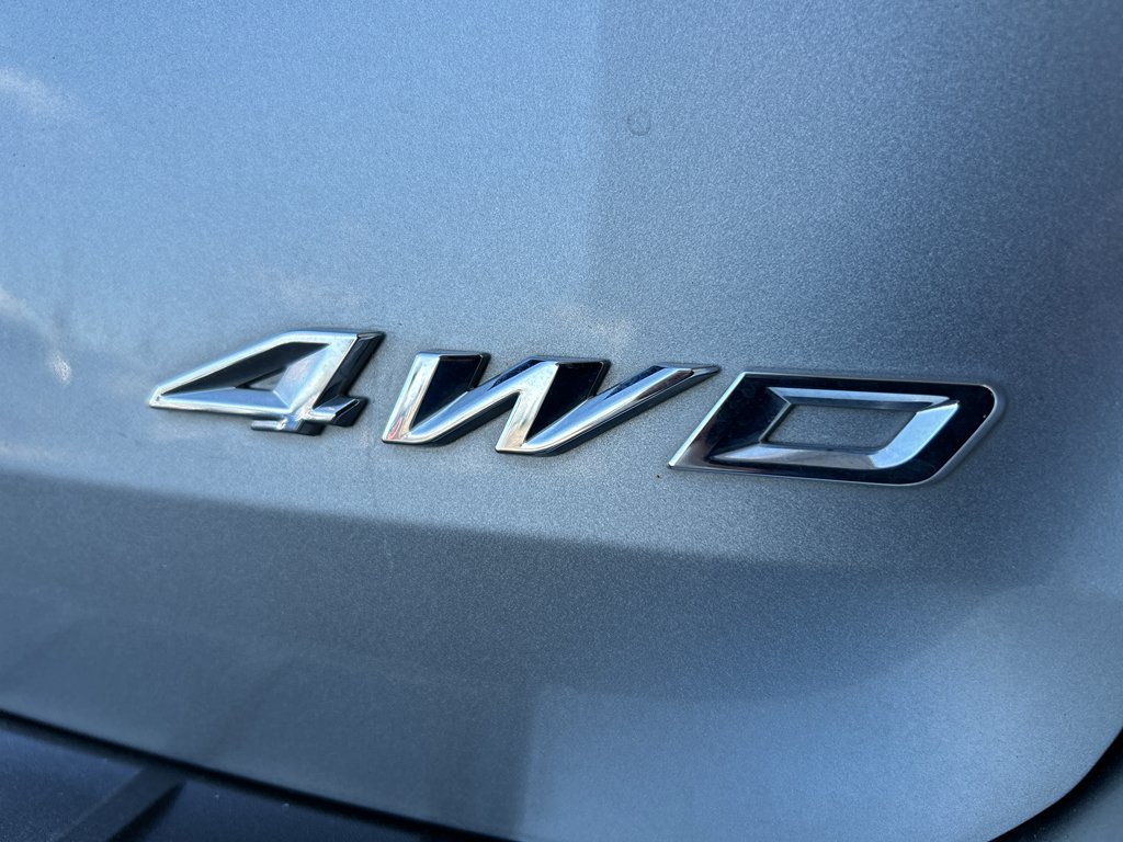 Used 2024 Iconic Silver Metallic Ford XLT image 8