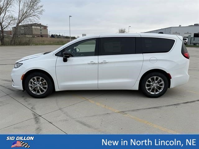 New 2026 Bright White Clear-Coat Exterior Paint Chrysler Limited image 2
