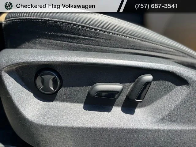 Used 2022 Deep Black Volkswagen 3.6L V6 SE w/Technology image 22