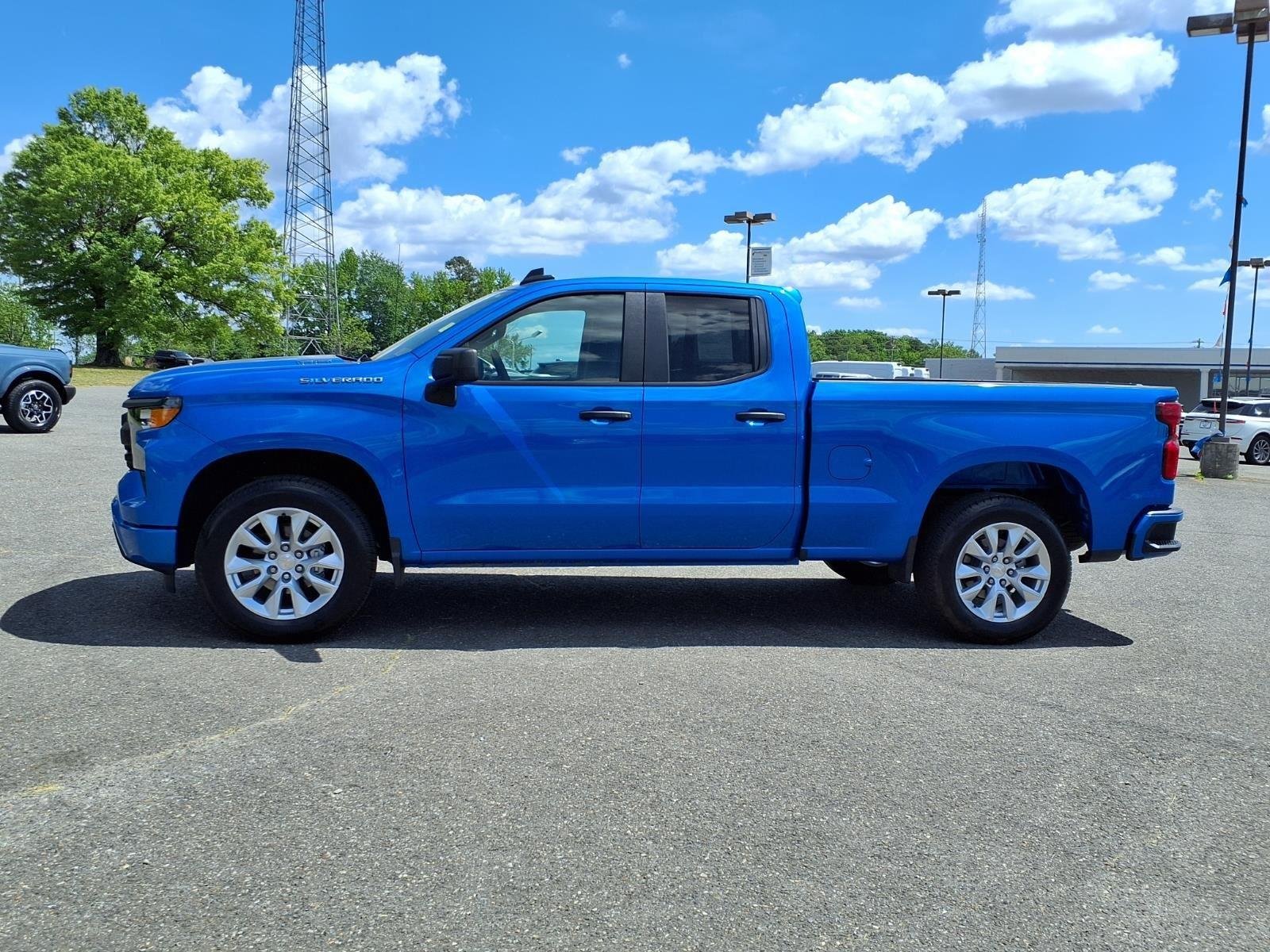 Used 2025  CHEVROLET CUSTOM image 3