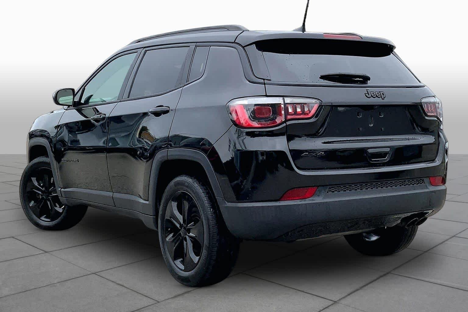 Used 2018 Diamond Black Crystal Pearlcoat Jeep Altitude image 12