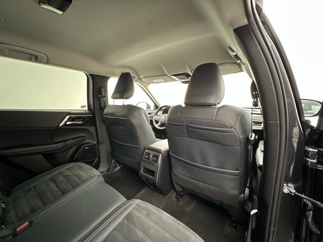 Used 2025 Moonstone Gray Metallic/Black Roof Mitsubishi SE image 21