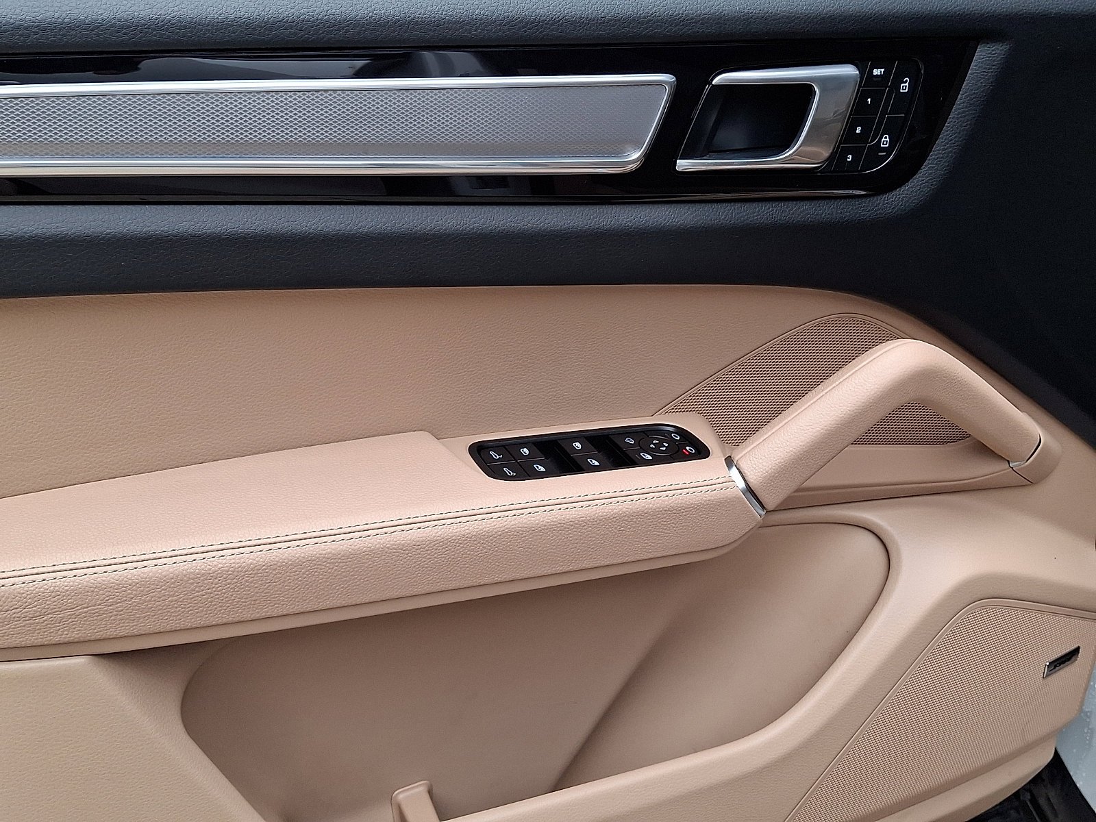Certified Used 2023 White   0Q Porsche Platinum Edition image 16