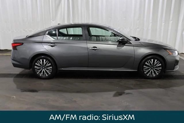 Used 2024 Gun Metallic Nissan 2.5 SV image 2