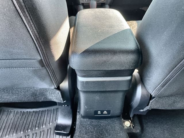 Used 2022  Mitsubishi  image 23