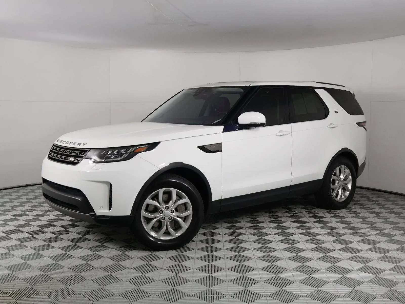 Used 2020 Fuji White Land Rover SE image 3