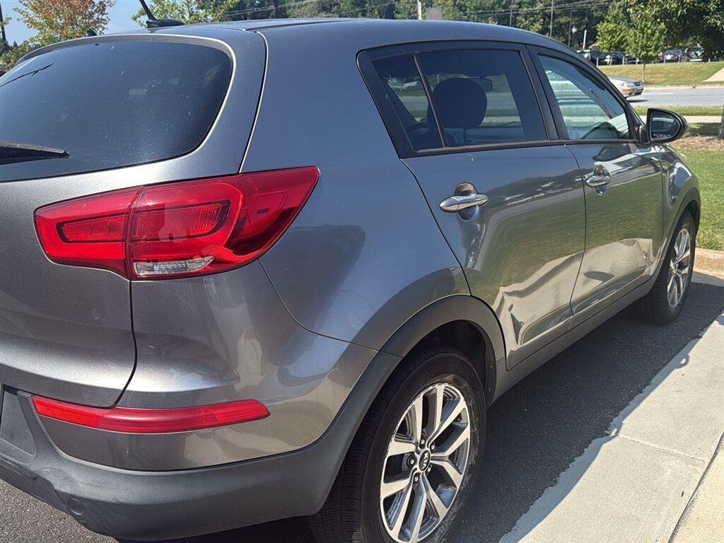 Used 2016 Mineral Silver Kia LX image 5