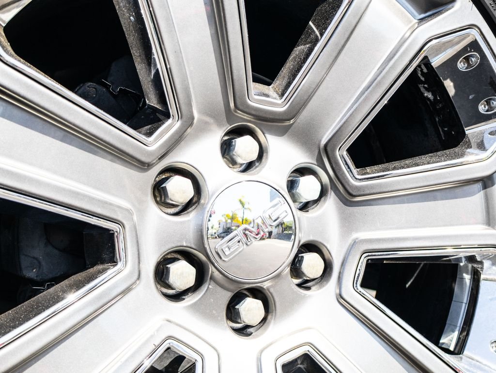 Used 2018 White GMC SLT image 9