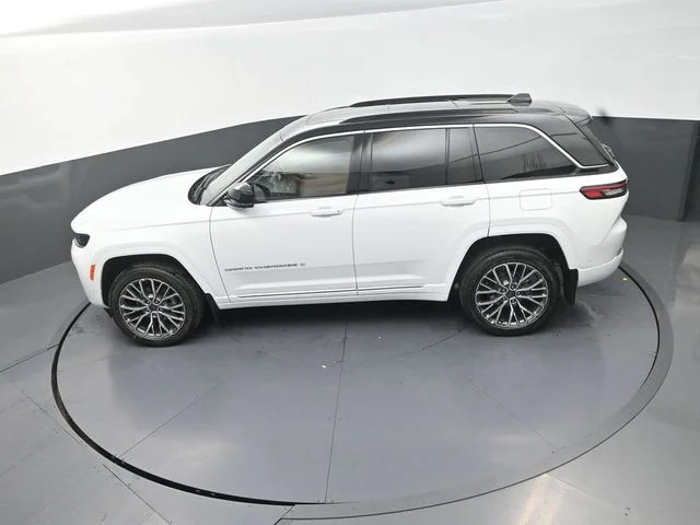 New 2026 Bright White Clear-Coat Exterior Paint Jeep Summit image 14
