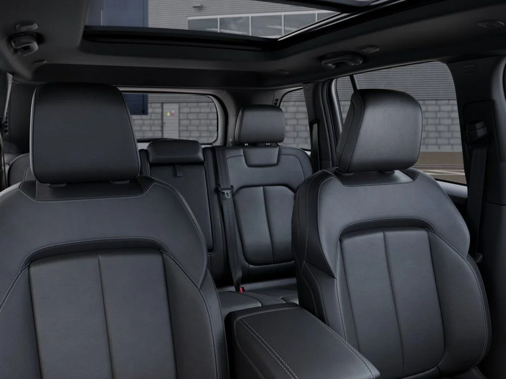 New 2026 Diamond Black Crystal Pearlcoat Jeep Limited image 26