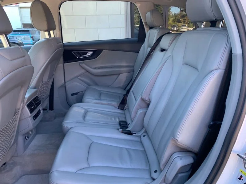 Used 2019 White Audi 55 TFSI Premium Plus Sport Utility 4D image 35