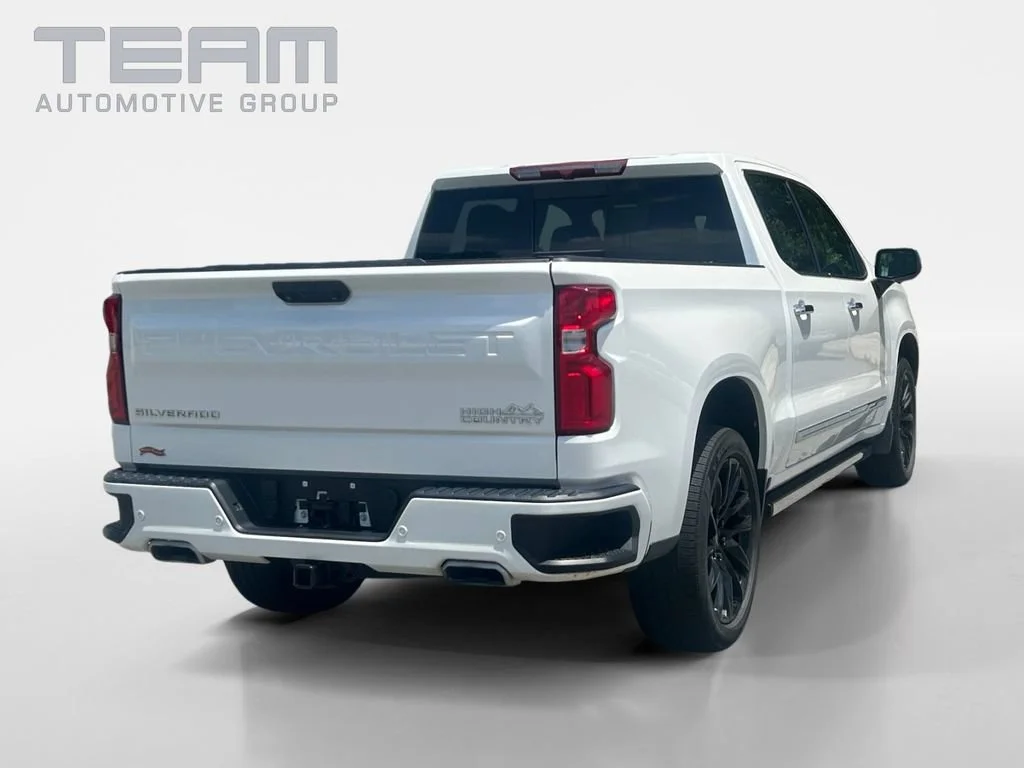 Used 2023 Iridescent Pearl Tricoat Chevrolet High Country image 7