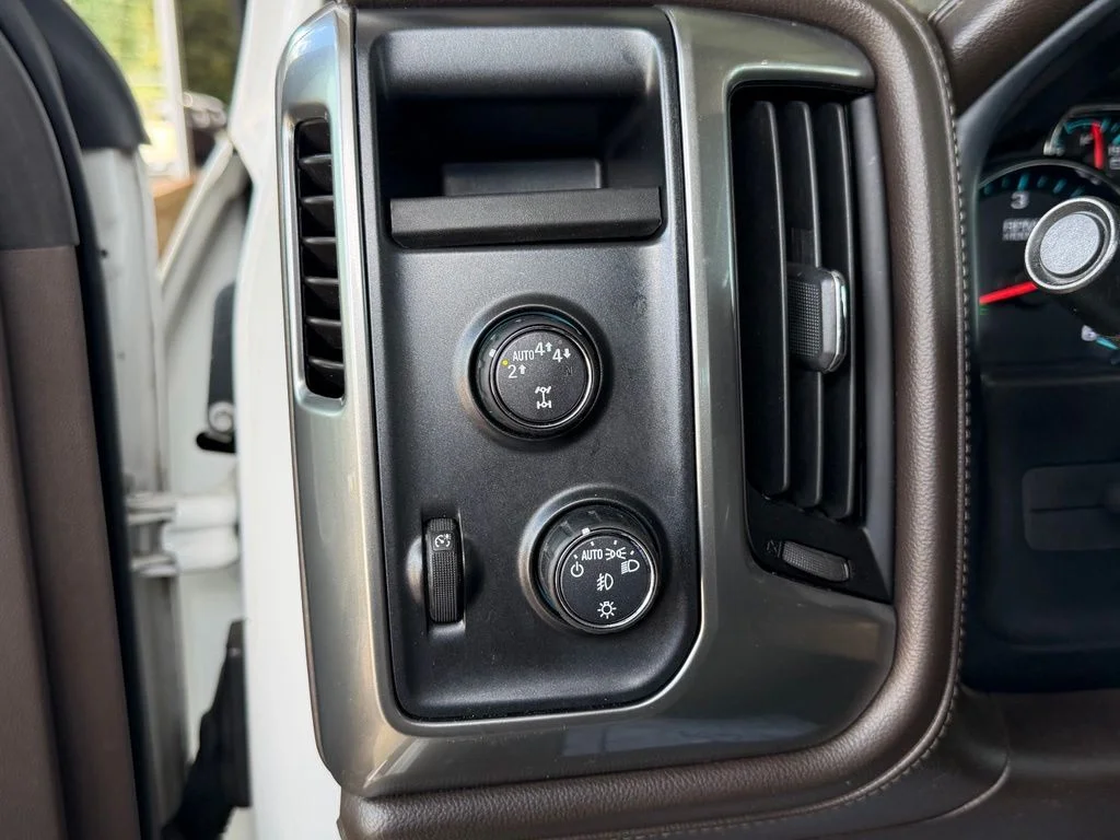 Used 2018 White Chevrolet LTZ image 28