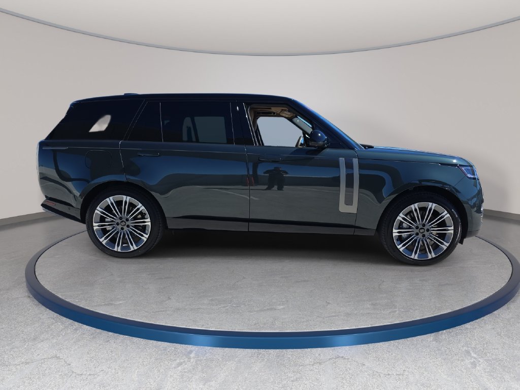 New 2027 Belgravia Green Land Rover SE LWB image 4
