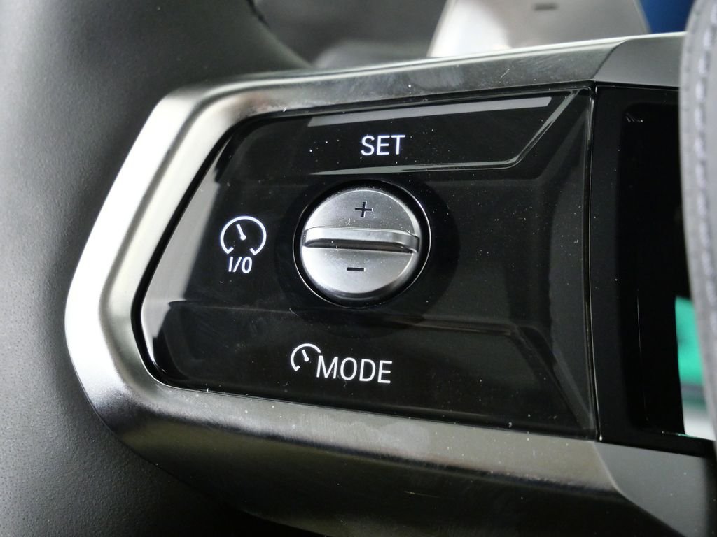 2025 BMW 7 Series 750e - Photo 40