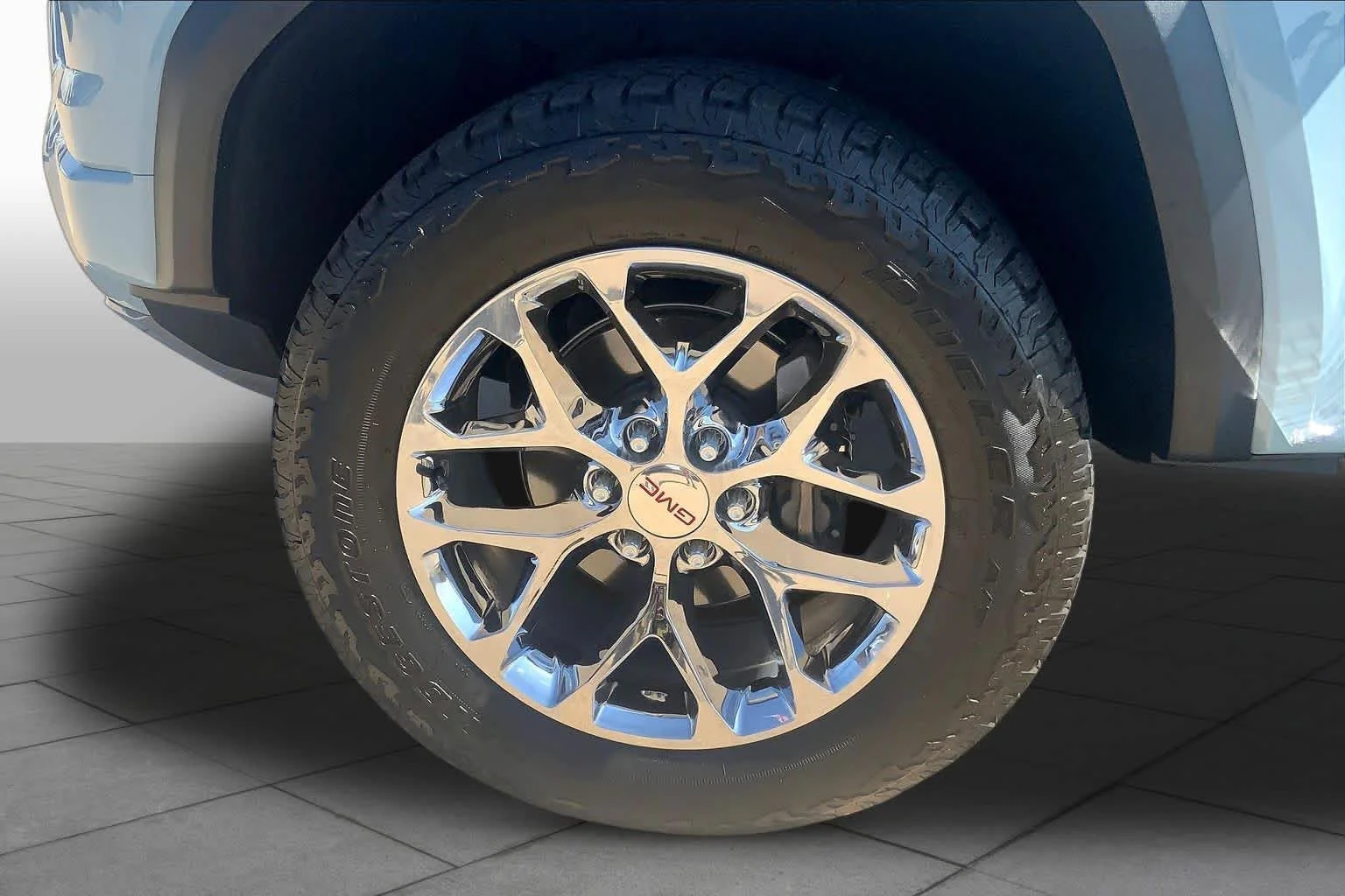 Used 2025 Glacier Metallic GMC Denali image 11
