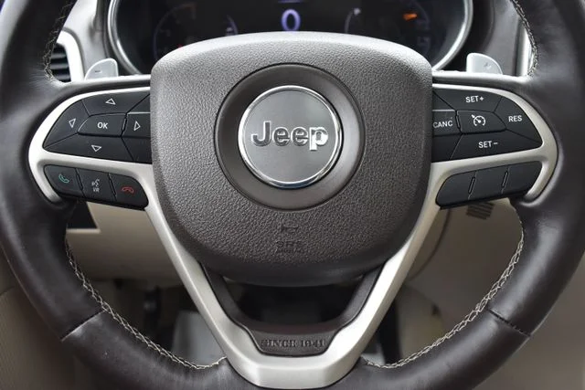 Used 2016 White Jeep Overland image 24