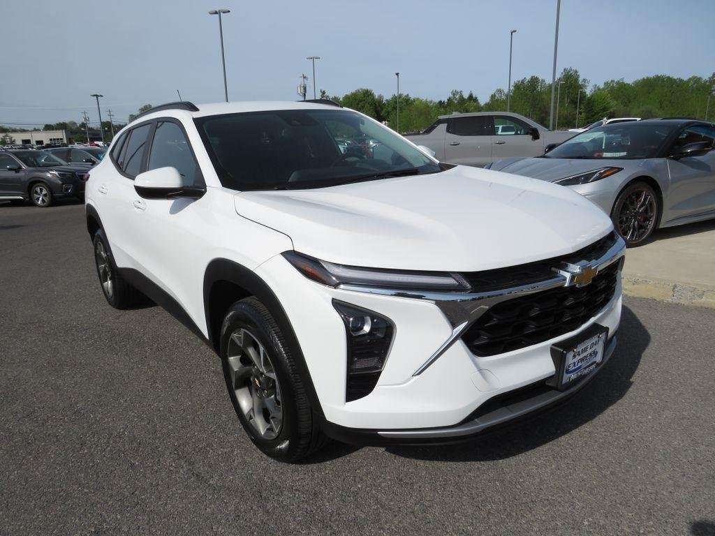 Used 2024 Summit White Chevrolet LT image 2
