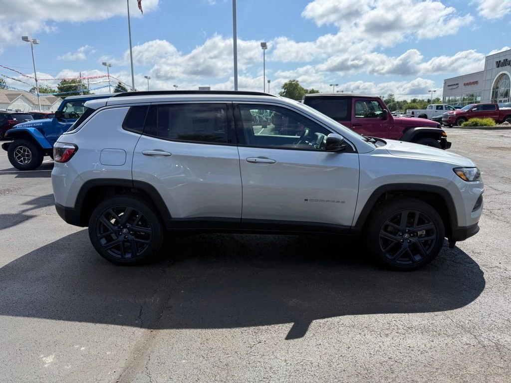 New 2026 Silver Zynith Metallic Clearcoat Jeep  image 2