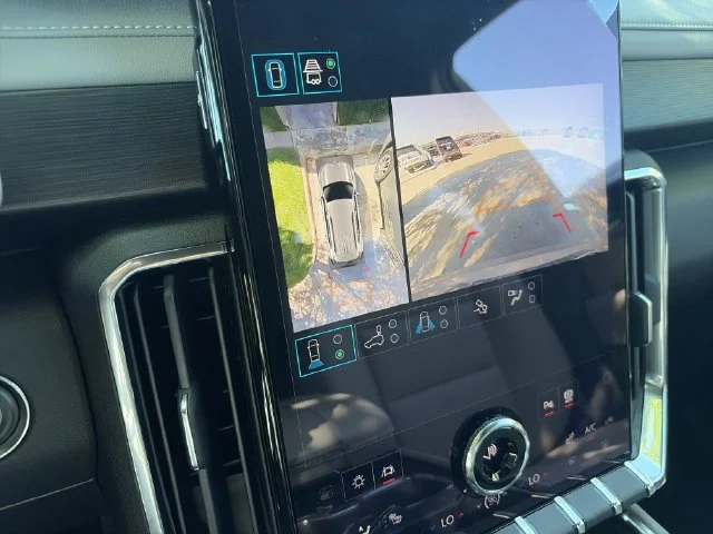 New 2027 Silver GMC Elevation image 17
