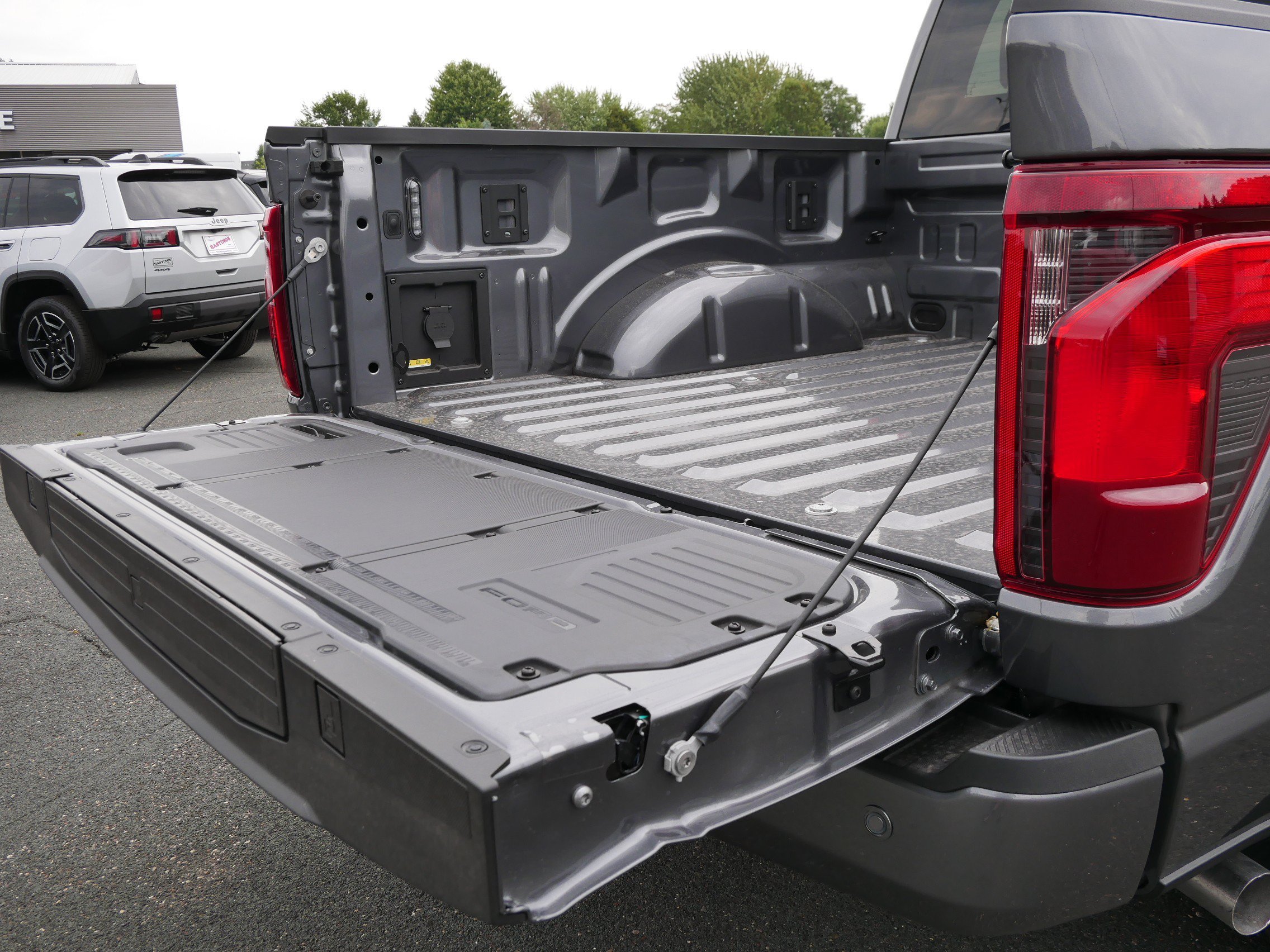 New 2026 Carbonized Gray Metallic Ford XLT image 9