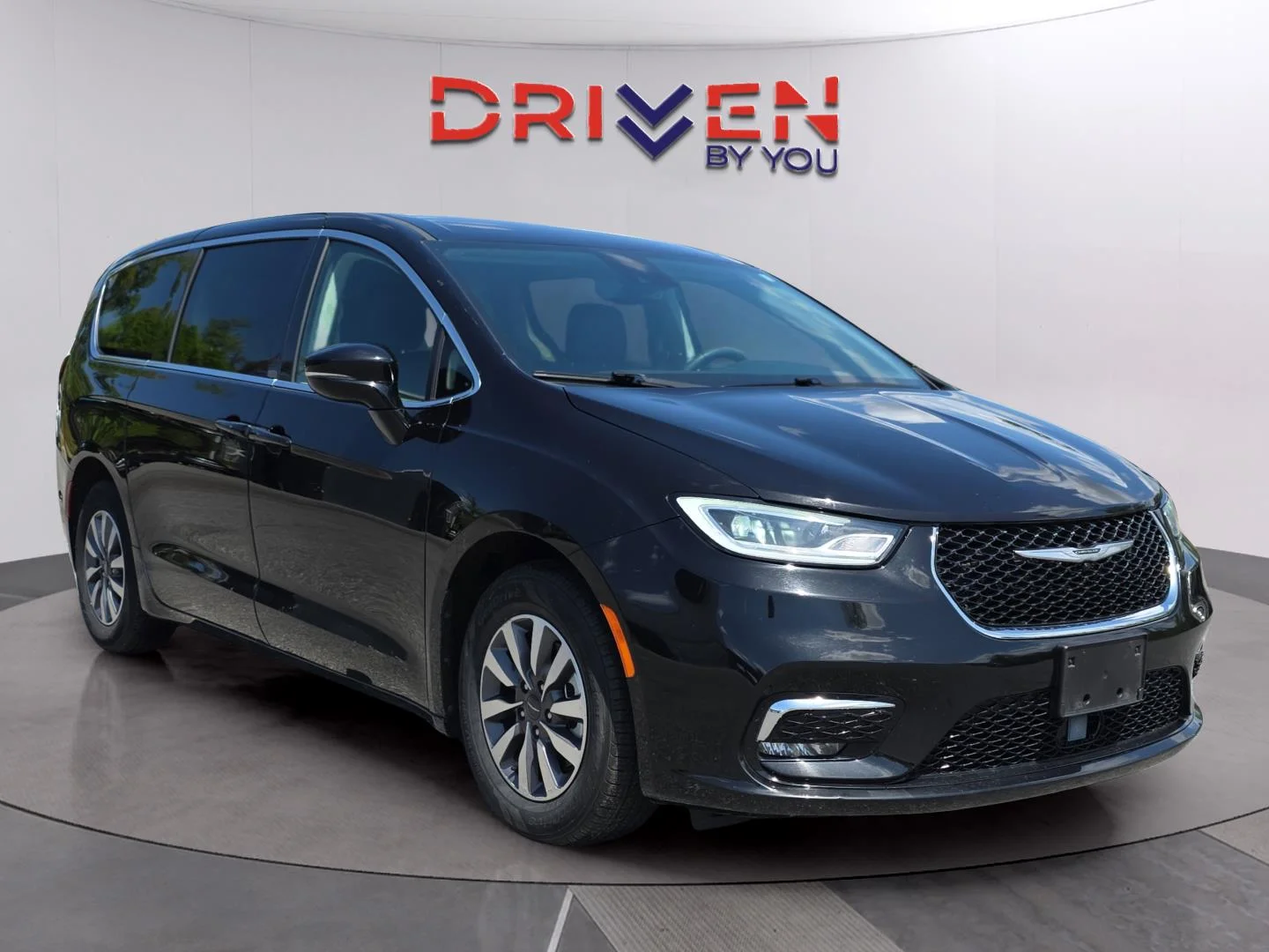 Used 2024 Black Chrysler Hybrid Select image 8