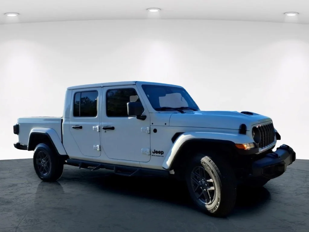 Used 2025 White Jeep Sport S image 5