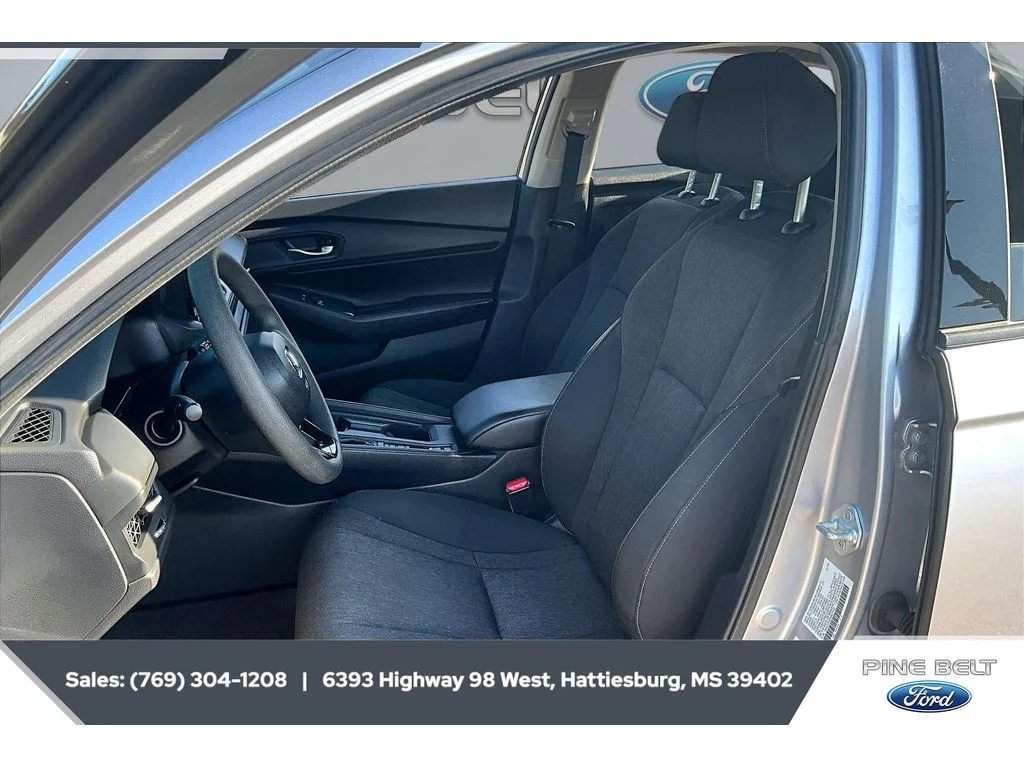 Used 2025 Solar Silver Metallic Honda SE image 18