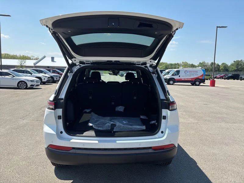 New 2026 Bright White Clear-Coat Exterior Paint Jeep Laredo image 9