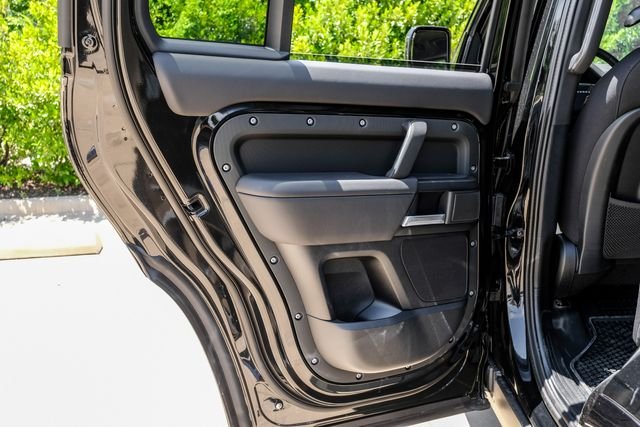 New 2026 Santorini Black Metallic Land Rover V8 image 57