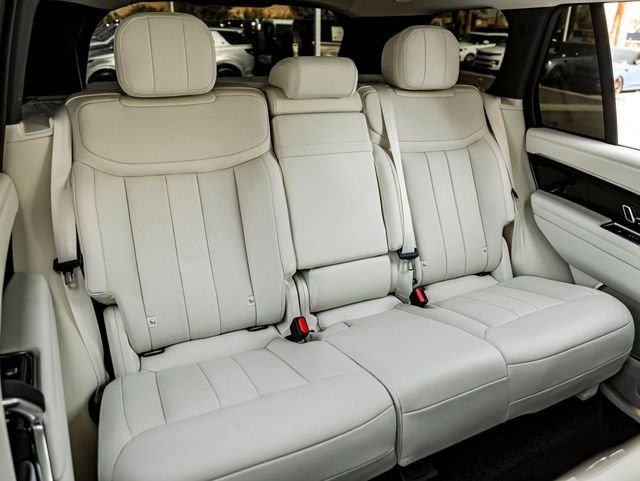 Used 2025 Fuji White Land Rover SE image 33