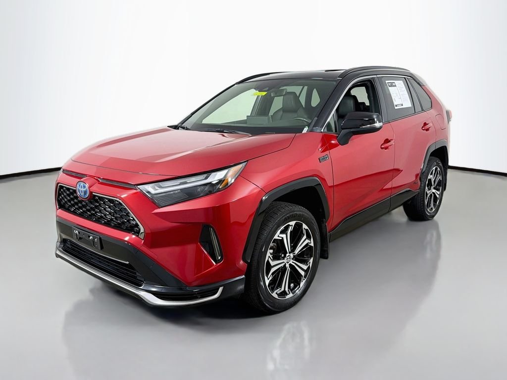 Used 2022 Supersonic Red/Midnight Black Metallic Toyota XSE image 3