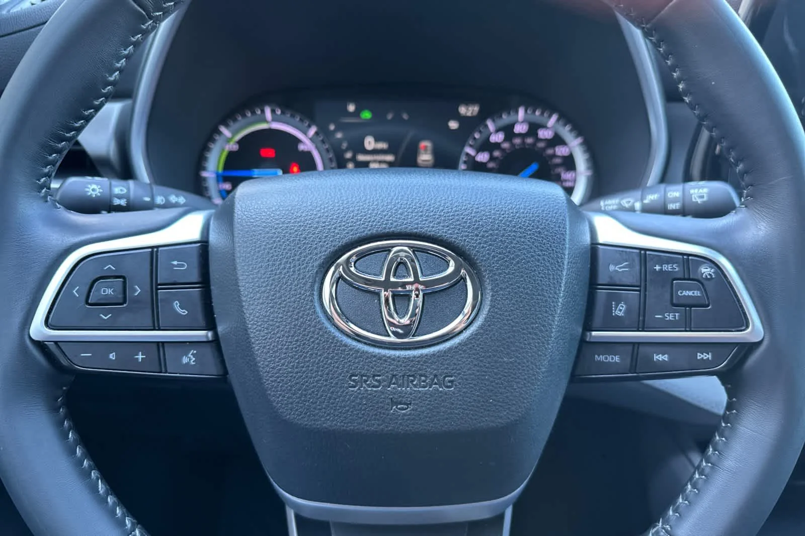 Used 2022 Moon Dust Toyota Hybrid XLE image 27