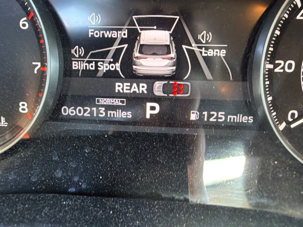 Used 2024 Silver Mitsubishi SE image 10