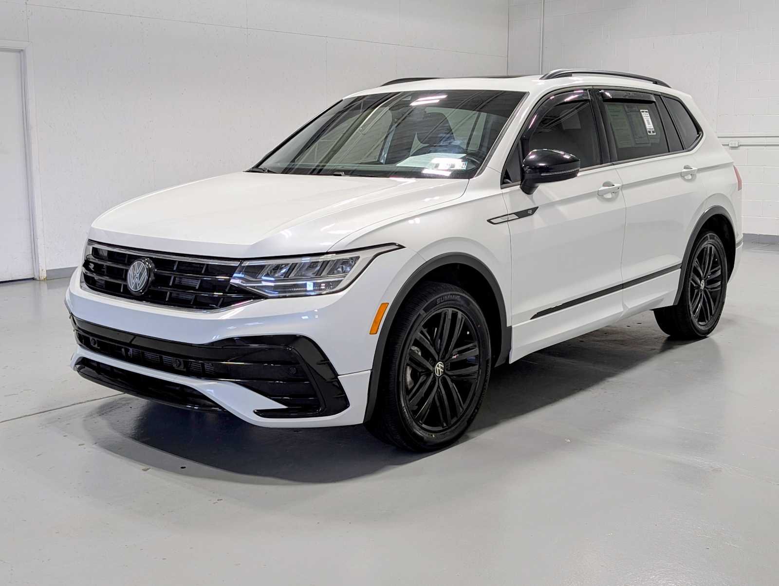 2022 Volkswagen Tiguan SE R-Line Black