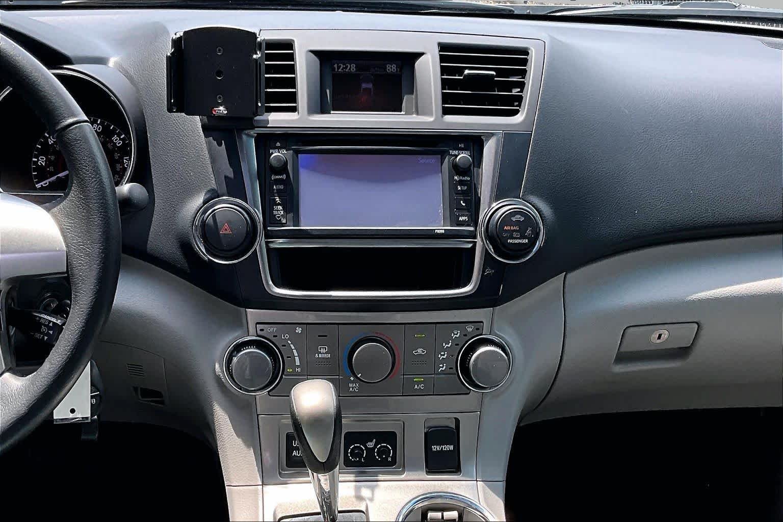 Used 2013 Classic Silver Metallic Toyota SE image 7