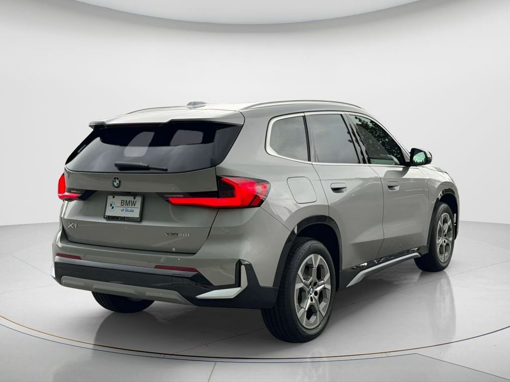 New 2026 Space Silver Metallic BMW xDrive28i image 5